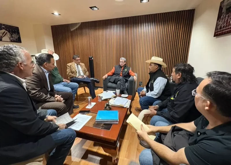Acuerdan mesa de diálogo con productores y transportistas