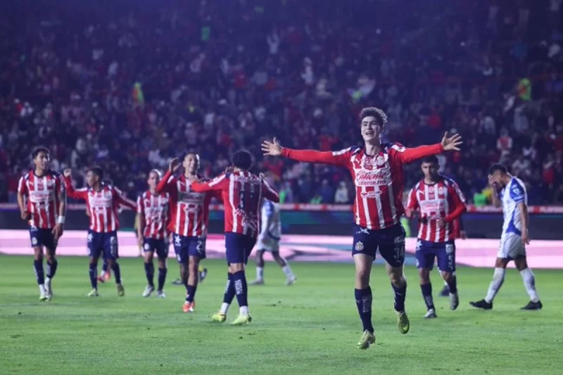 Chivas vence al Pachuca y asegura su lugar en la liguilla