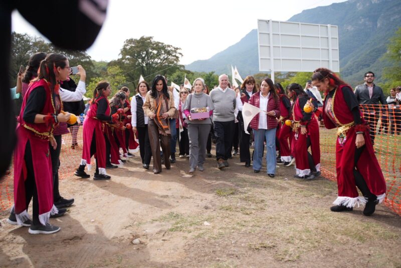 Colocan pupilas bendecidas de la Virgen de la Misericordia en El Chorrito
