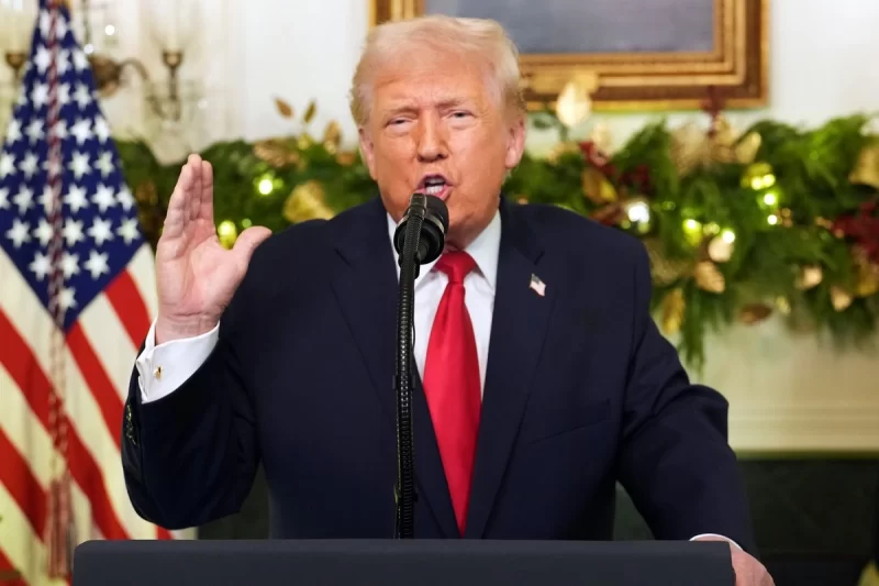 Trump centra mensaje en inmigración y critica a Biden