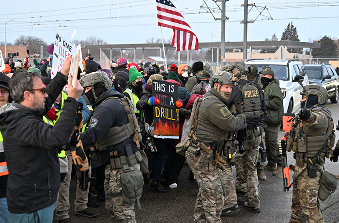 Trump amenaza con invocar la Ley de Insurrección ante protestas por operativos migratorios en Mineápolis