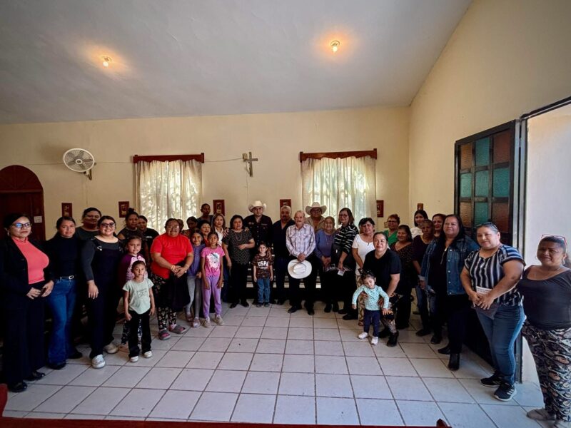 Neto Quintanilla apoya rehabilitación de capilla en ejido Santa Juana