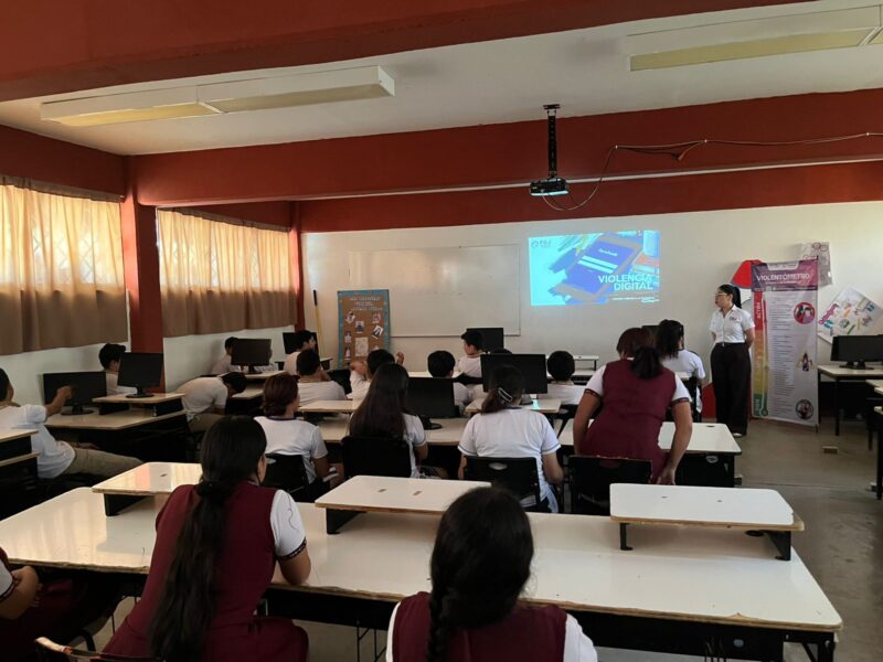 Fiscalía lleva pláticas contra ciberacoso a secundaria de Victoria