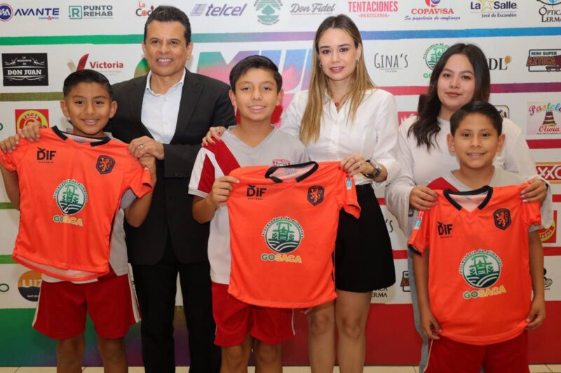 Uniforman Lucy y Lalo Gattás a selecciones del Mundialito DIF Victoria 2026.