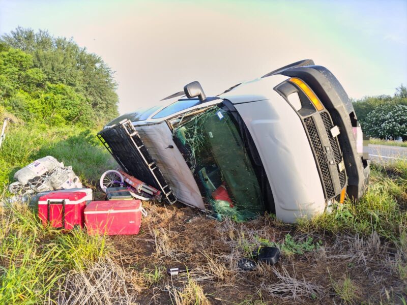 Vuelca camioneta en la Carretera Victoria-Matamoros