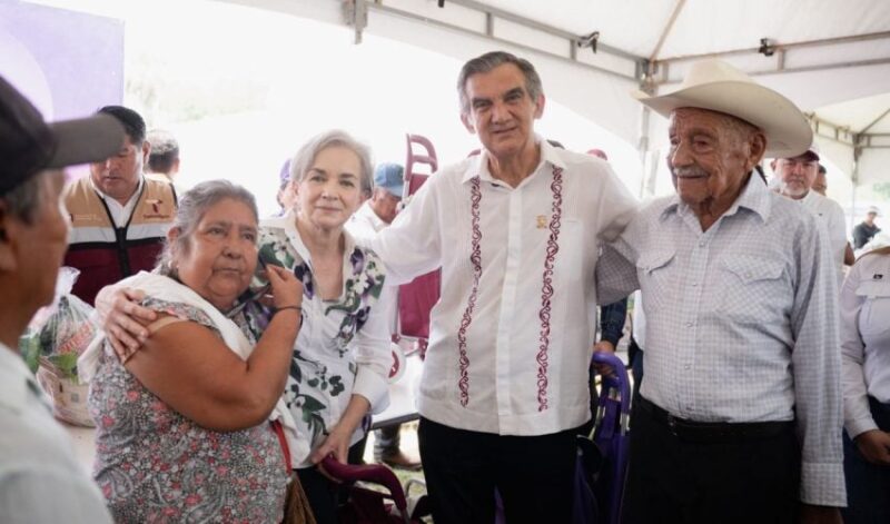 Américo y María de Villarreal llevan apoyos y servicios gratuitos a las familias de Antiguo Morelos