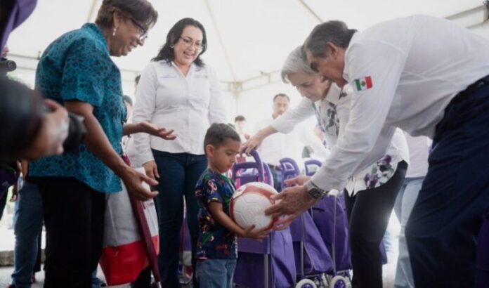 DIF-062-2026.-Americo-y-Maria-de-Villarreal-llevan-atencion-integral-a-las-familias-de-Nuevo-Morelos-9-850x500