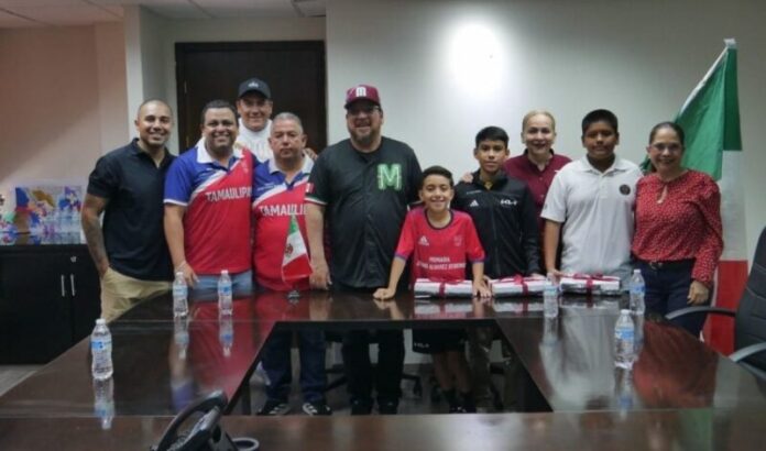 SET-104-2026.-Reconoce-Miguel-Angel-Valdez-a-estudiantes-de-Tamaulipas-por-representar-a-Mexico-en-Mundial-FIFA-2026-1-850x500